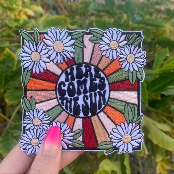 “Here Comes The Sun” Embroidery Iron On Patch,Floral Positive Quotes - Picture 3 of 4